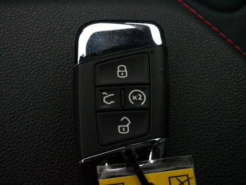 Certified 2025 Volkswagen Jetta GLI Autobahn image 31