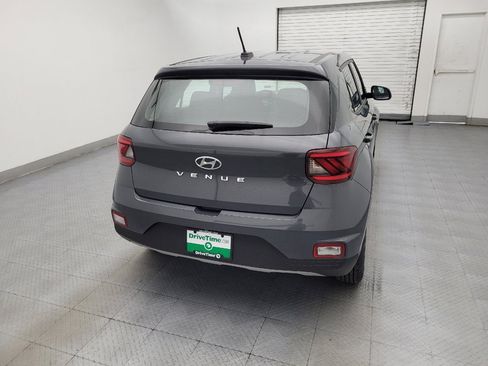 Used 2024 Hyundai Venue SE FWD image 7