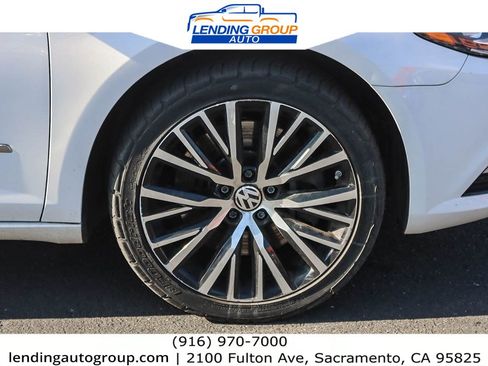 Used 2014 Volkswagen CC Executive image 9