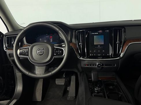 Used 2025 Volvo S60 B5 Plus FWD image 12