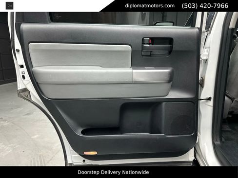 Used 2018 Toyota Sequoia TRD Sport image 39