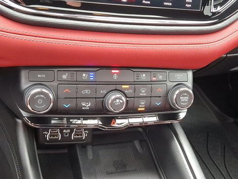 Used 2022 Dodge Durango R/T w/ Blacktop Package AWD/4WD image 17