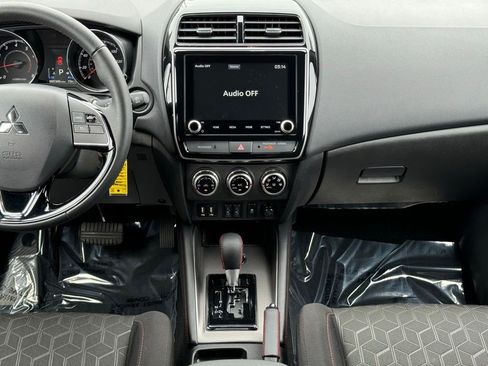 Used 2025 Mitsubishi Outlander Sport AWD image 32