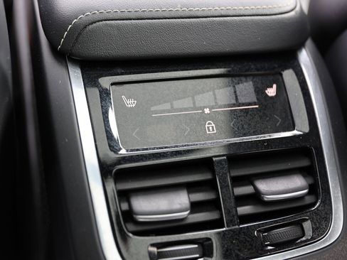 Used 2021 Volvo XC60 T6 R-Design image 24