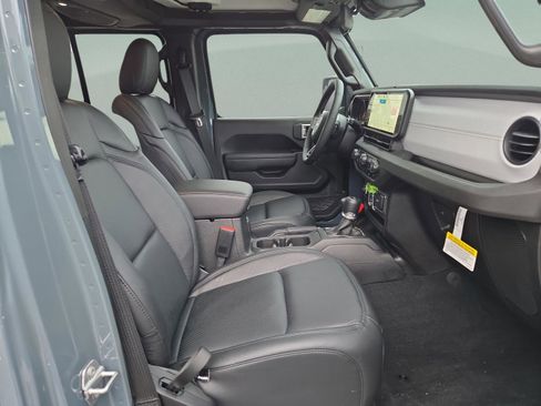 New 2025 Jeep Gladiator Sport image 20