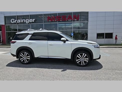 Used 2024 Nissan Pathfinder Platinum FWD image 36