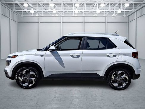 Certified 2025 Hyundai Venue SEL FWD image 7