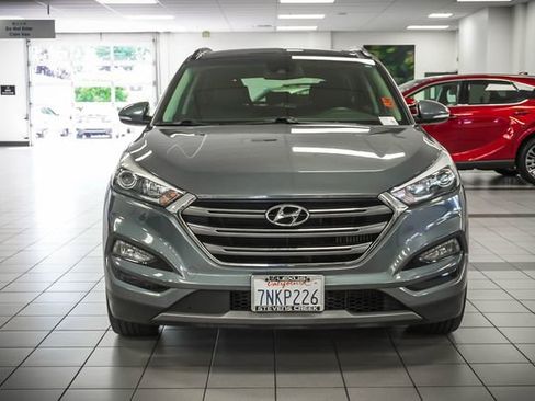 Used 2016 Hyundai Tucson Limited w/ Option Group 03 FWD image 3