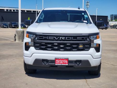 Used 2025 Chevrolet Silverado 1500 Custom RWD image 2