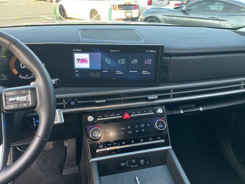 Used 2025 Hyundai Santa Fe SEL image 18