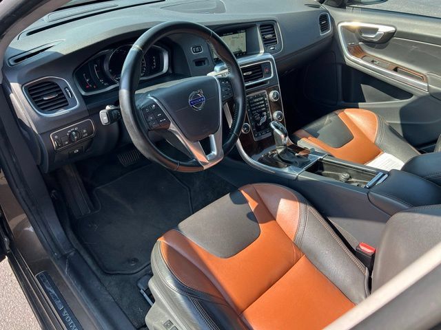 Used 2016 Volvo V60 T5 Cross Country Platinum AWD/4WD image 15