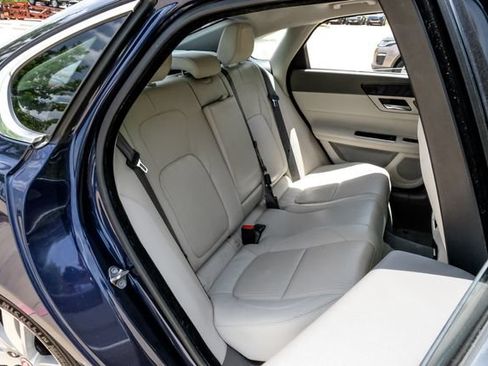 Used 2016 Jaguar XF Prestige RWD image 43
