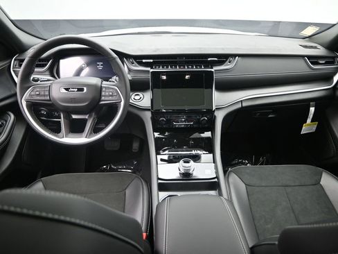 New 2025 Jeep Grand Cherokee L Altitude image 19