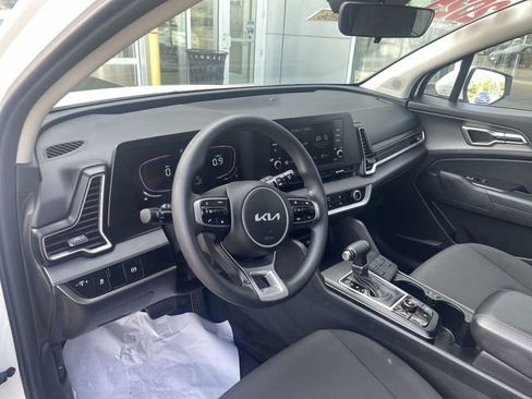 Used 2025 Kia Sportage LX FWD image 18
