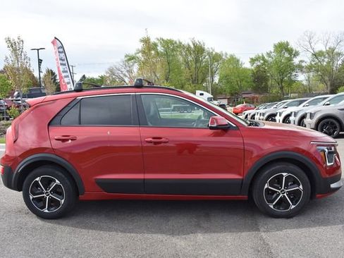 Used 2024 Kia Niro EX FWD image 2