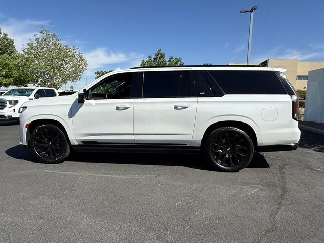 Used 2024 Cadillac Escalade ESV Sport Platinum w/ LPO, ONYX Package AWD/4WD image 4