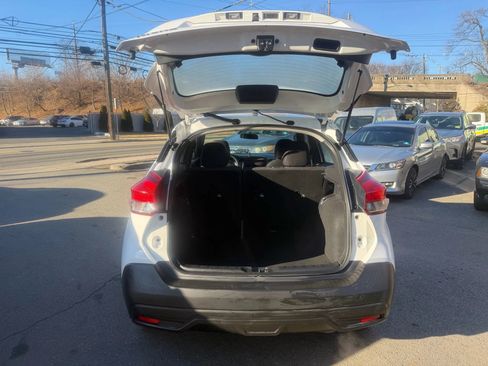 Used 2019 Nissan Kicks S image 28