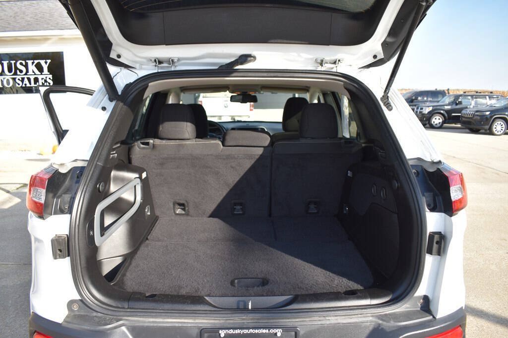Used 2015 Jeep Cherokee Latitude w/ Comfort/Convenience Group AWD/4WD image 13