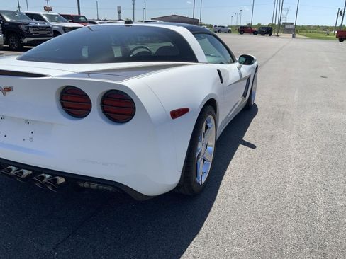 Used 2005 Chevrolet Corvette Coupe w/ Preferred Equipment Group RWD image 16