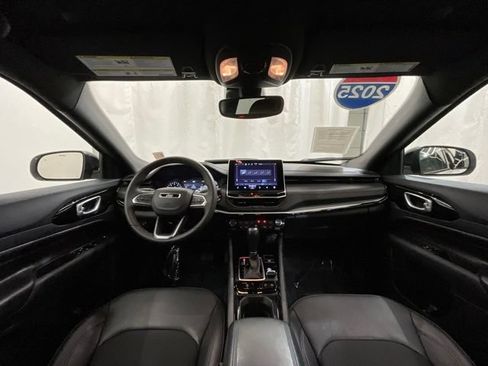Used 2025 Jeep Compass Trailhawk AWD/4WD image 16