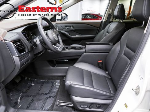 Used 2023 Nissan Rogue SL w/ SL Premium Package image 14