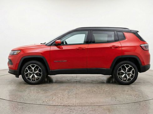 Used 2025 Jeep Compass Limited image 3