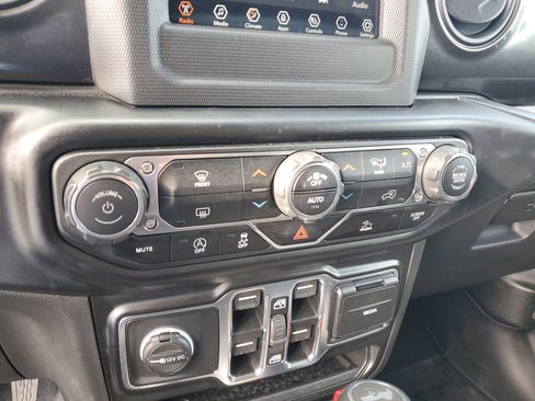 Used 2022 Jeep Wrangler Unlimited Sport image 24