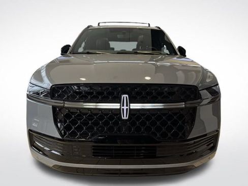 New 2026 Lincoln Navigator Reserve w/ Jet Appearance Package image 3