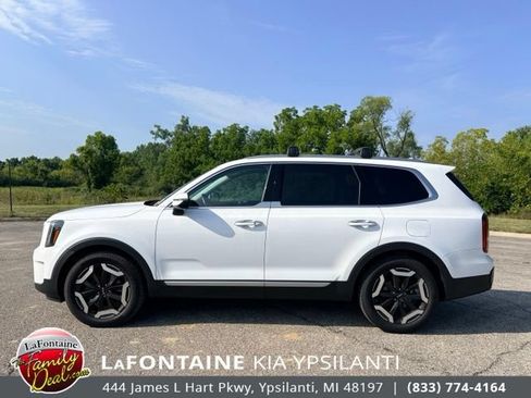 Used 2023 Kia Telluride S w/ S Sunroof Package FWD image 2