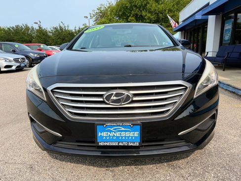 Used 2017 Hyundai Sonata SE FWD image 3