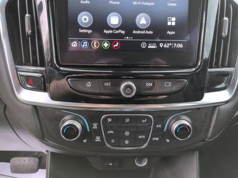 Used 2021 Chevrolet Traverse LT FWD image 32