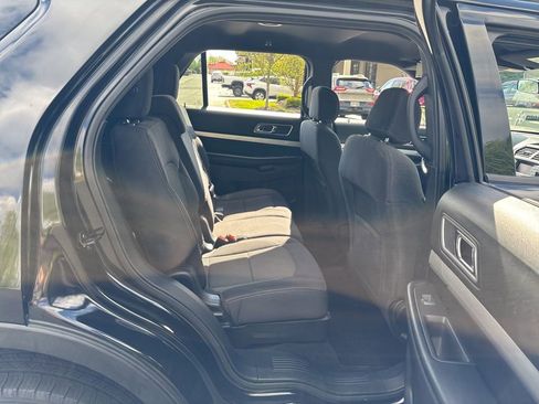 Used 2017 Ford Explorer XLT image 37