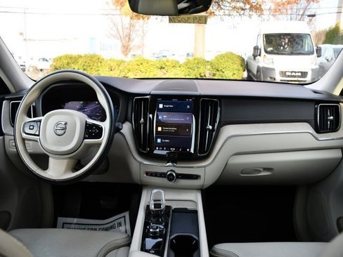 Used 2022 Volvo XC60 B5 Inscription w/ Climate Package image 21