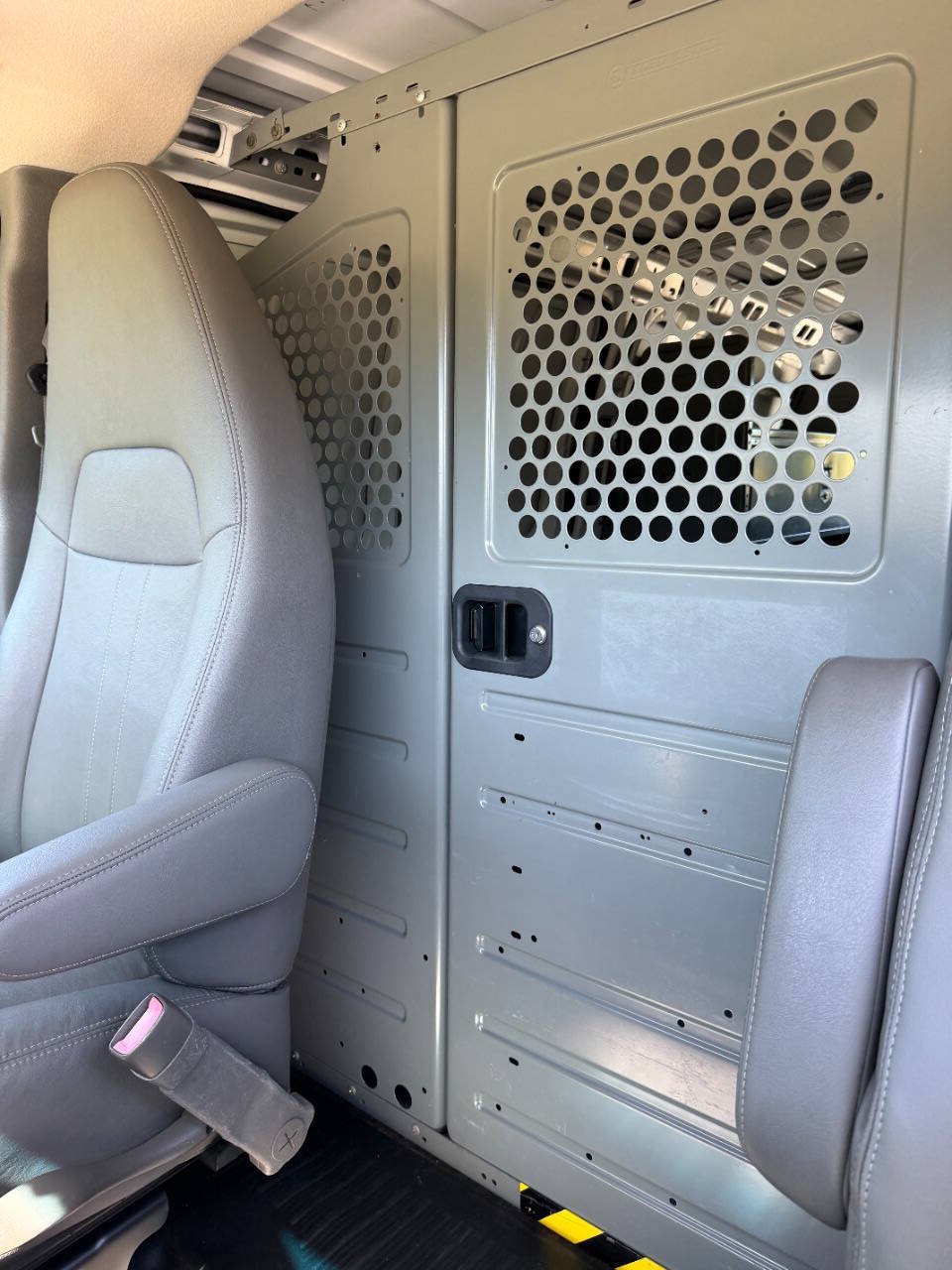 Used 2011 GMC Savana 2500 RWD image 16