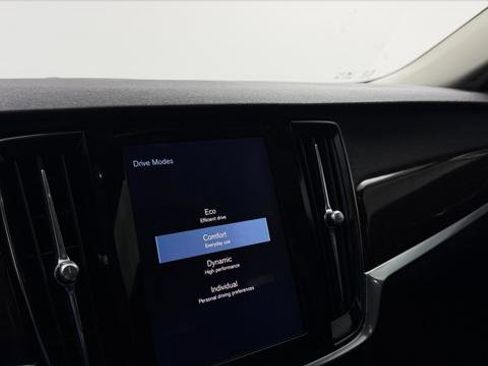Used 2018 Volvo S90 T5 Momentum w/ Convenience Package FWD image 31