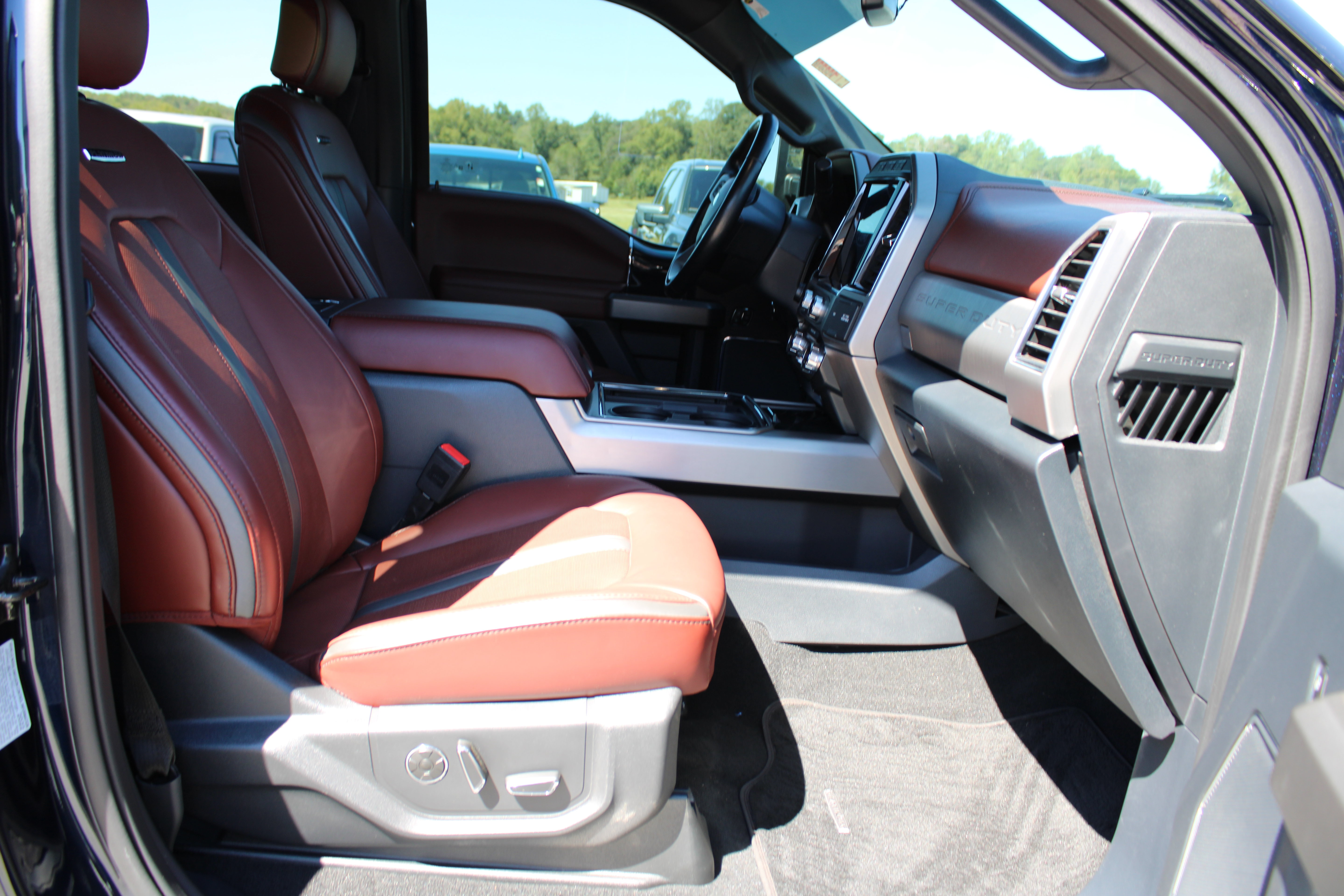 Used 2022 Ford F450 Platinum w/ FX4 Off-Road Package AWD/4WD image 20