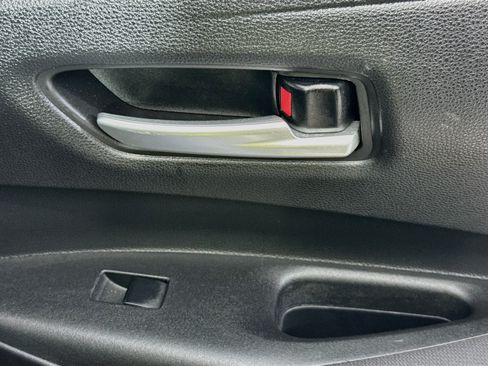 Used 2021 Toyota Corolla LE w/ LE Convenience Package FWD image 29