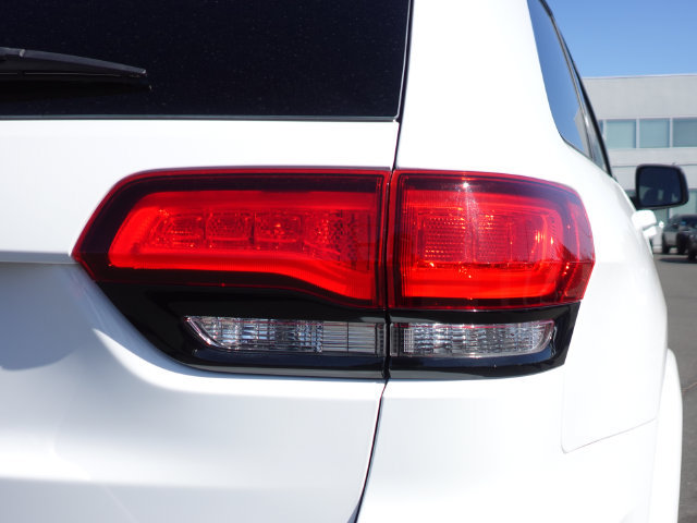 Used 2019 Jeep Grand Cherokee Altitude AWD/4WD image 6
