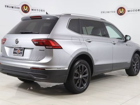 Used 2022 Volkswagen Tiguan SE w/ Panoramic Sunroof Package image 3