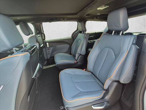 New 2027 Chrysler Pacifica Pinnacle w/ Theater Group FWD image 11