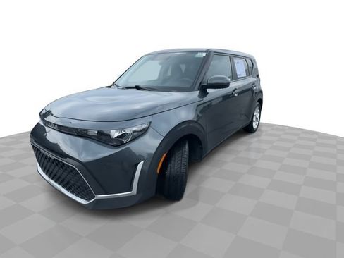 Used 2025 Kia Soul LX w/ LX Technology Package FWD image 4