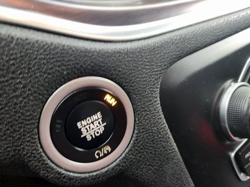 Used 2018 Dodge Charger SXT image 17