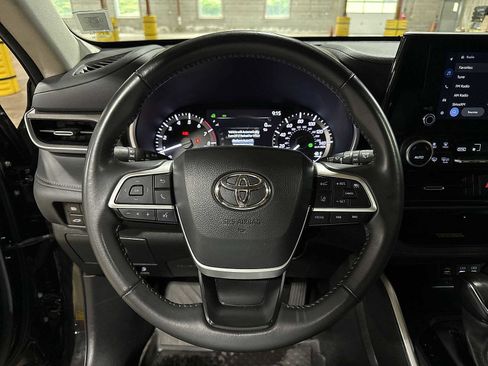 Certified 2024 Toyota Highlander XLE AWD/4WD image 19