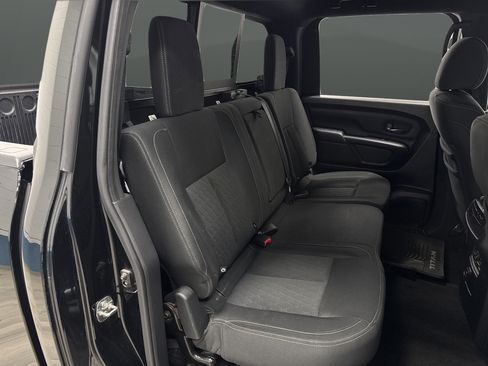 Used 2018 Nissan Titan SV w/ SV Convenience Package AWD/4WD image 31