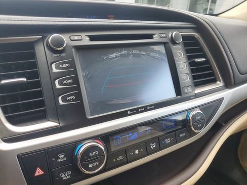 Used 2016 Toyota Highlander XLE AWD/4WD image 24