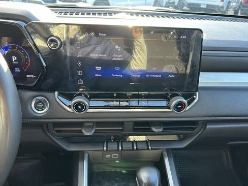 Used 2024 Chevrolet Colorado LT image 22