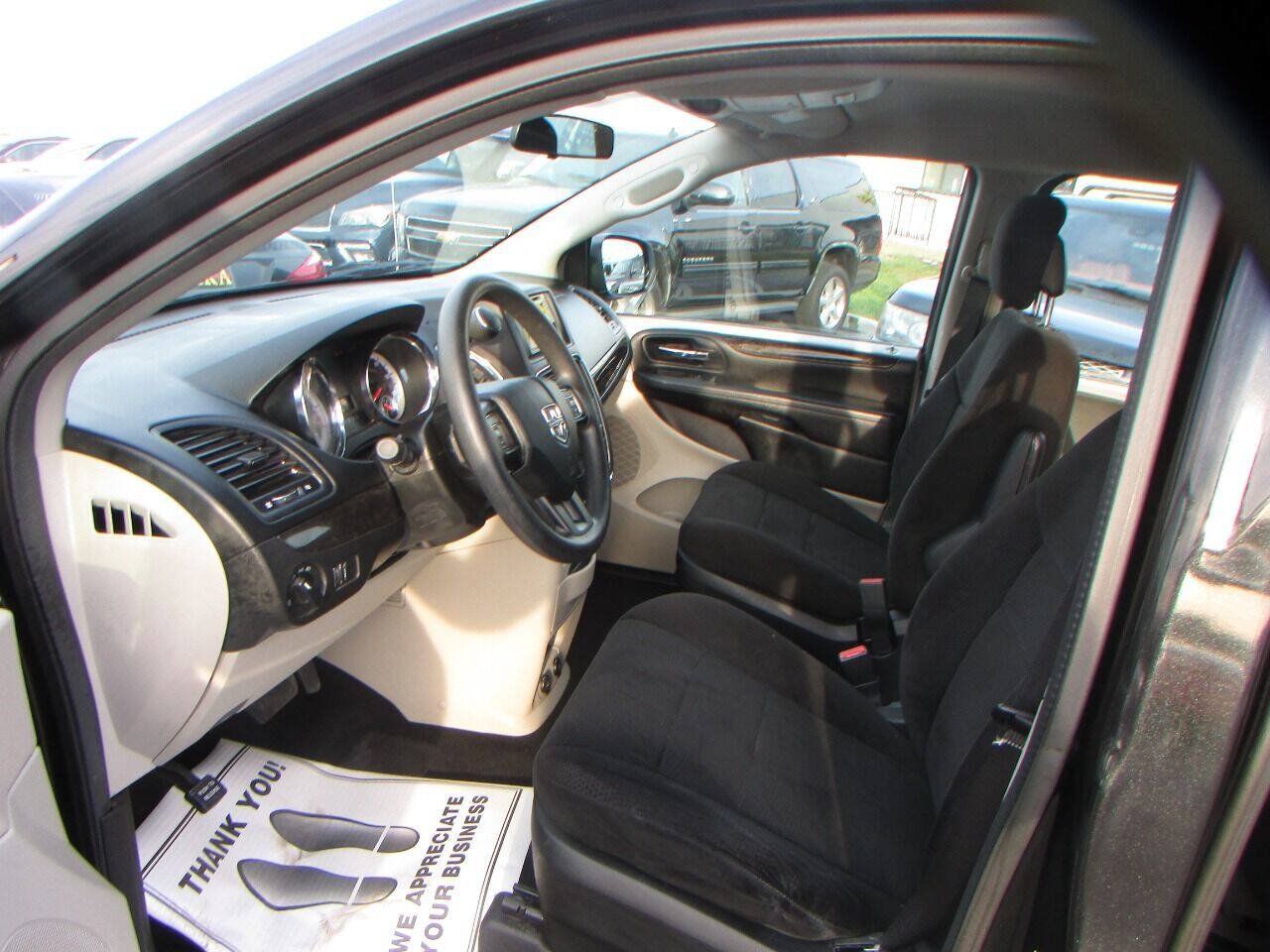 Used 2013 Dodge Grand Caravan American Value Package FWD image 32