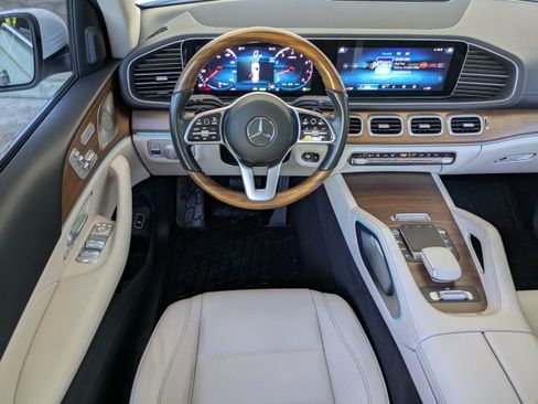 Used 2022 Mercedes-Benz GLS 450 4MATIC image 17