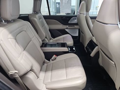 Used 2022 Lincoln Aviator Reserve w/ Equipment Group 201A AWD/4WD image 32