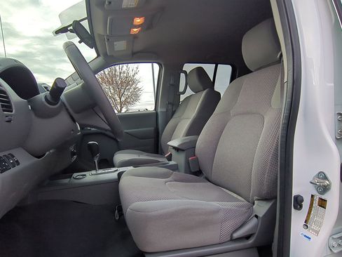 Used 2020 Nissan Frontier SV image 27